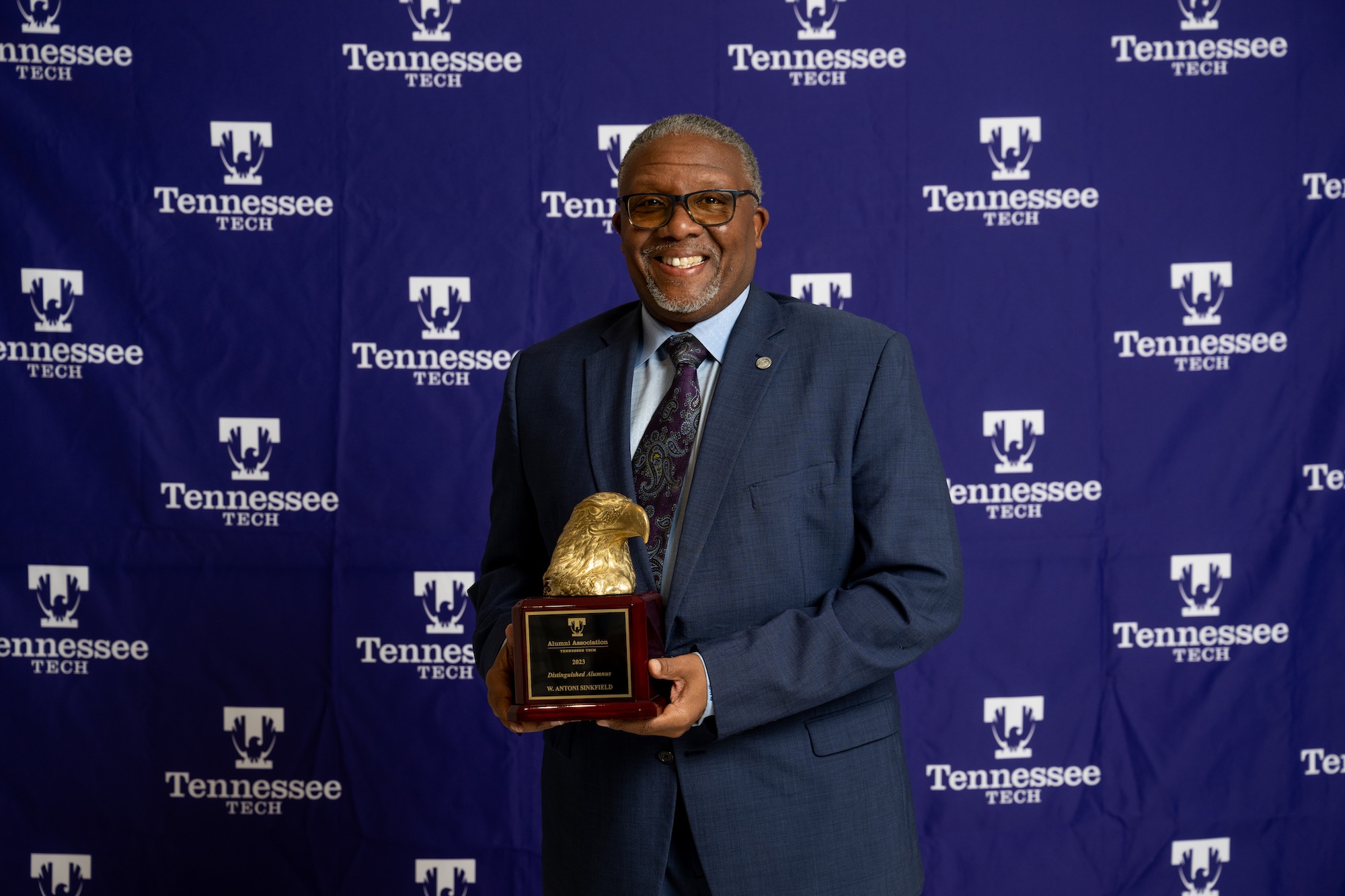 Rev. Dr. W. Antoni Sinkfield accepts the Distinguished Alumnus Award from Tennessee Tech University on Nov. 4, 2023. The award is the university’s highest alumni honor. 