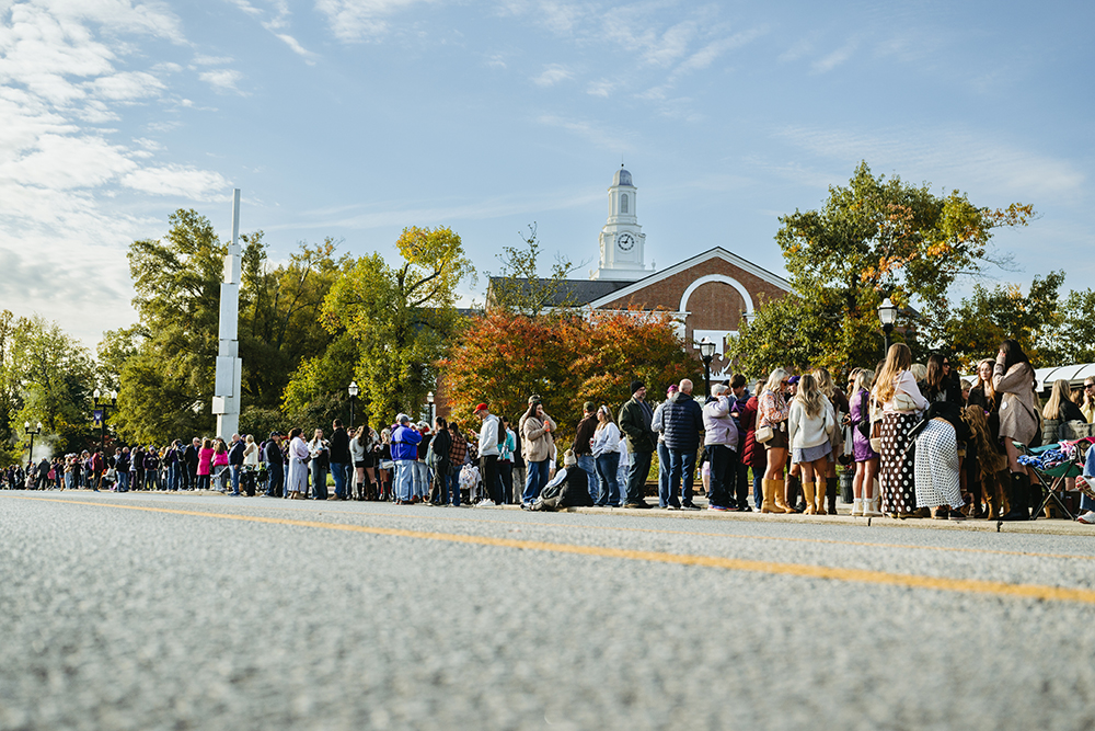 Students and Alumni waiting for the Homecoming parade.