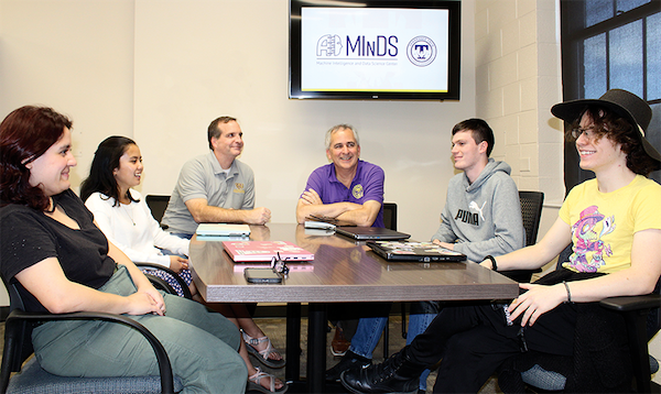Artificial intellgince academic programs at Tennessee Tech MInDS faculty and students in group discussion at table