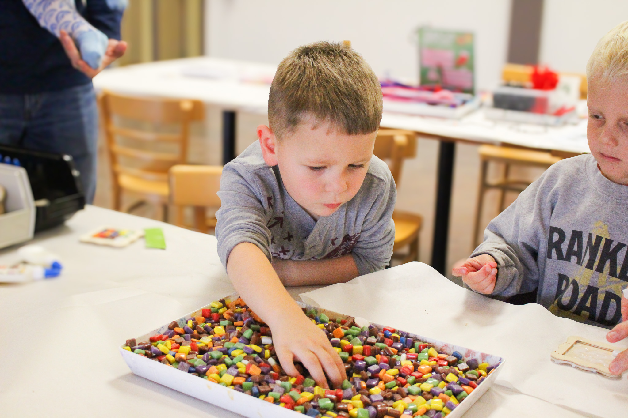 children creating crafts