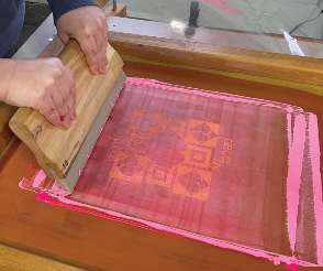 hands screenprinting