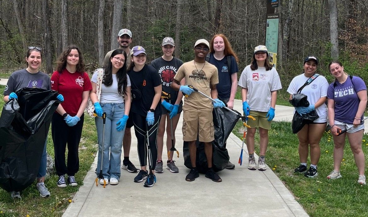honors student cleaning up Cummins Fall park