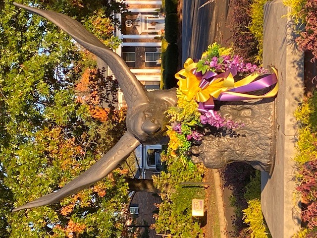 A photo of a wreath on the bronze eagle statue at Walton House.